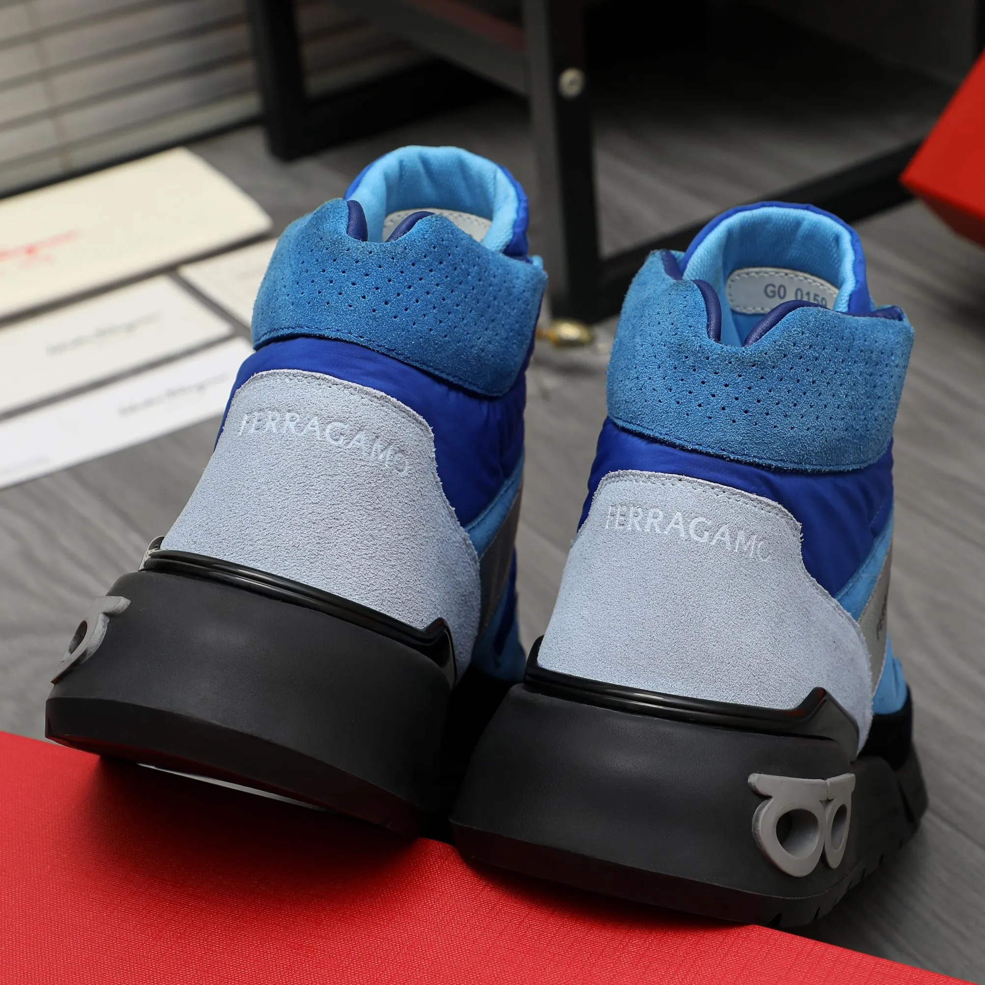 Men's shoes 💰640 Product trademark: Ferragamo "Ferragamo" high-top casual shoes Regular size: 38-46 (45.46 is custom-made and non-returnable) Product materials: Selected frosted cowhide stitching cloth upper, cowhide lining, original outsole